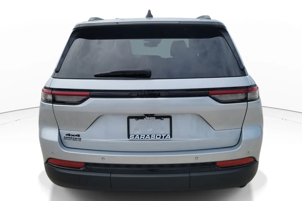 2022 Jeep Grand Cherokee Altitude photo 1