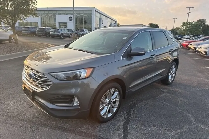2022 Ford Edge Titanium photo 1