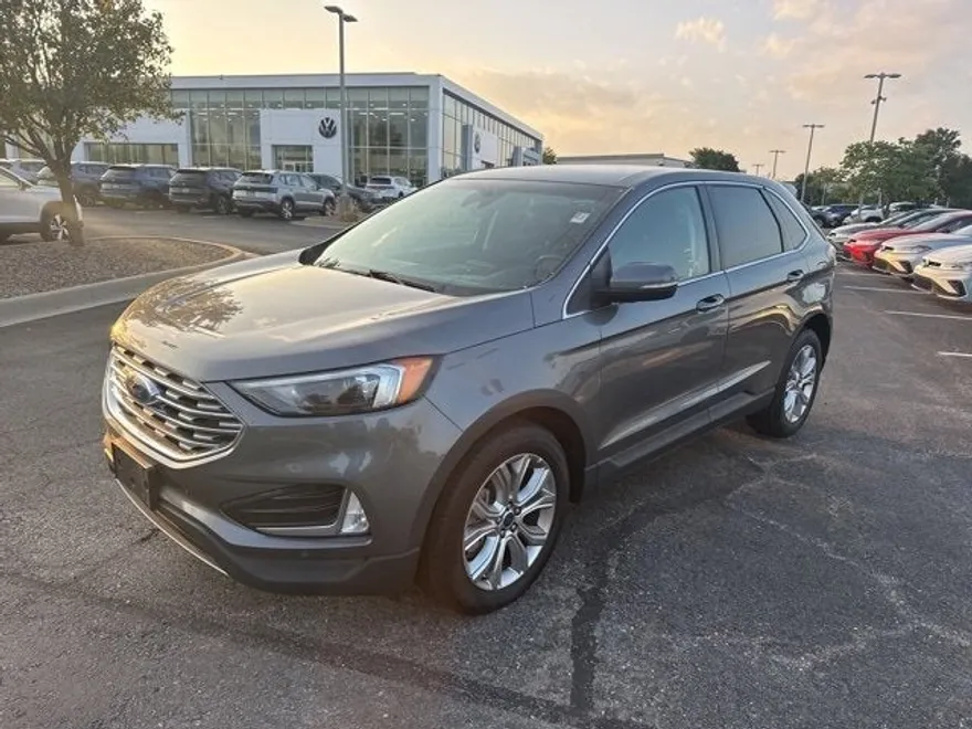 2022 Ford Edge Titanium photo 1