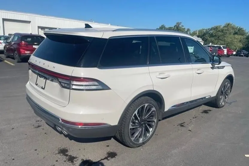 2023 Lincoln Aviator Reserve photo 1
