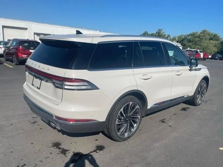 2023 Lincoln Aviator Reserve photo 1