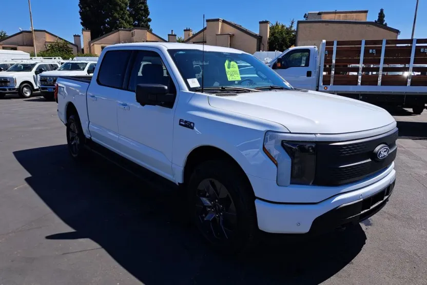2025 Ford F-150 Lightning photo 1