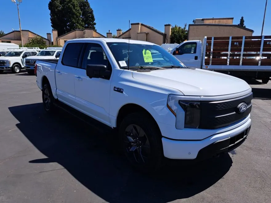 2025 Ford F-150 Lightning photo 1