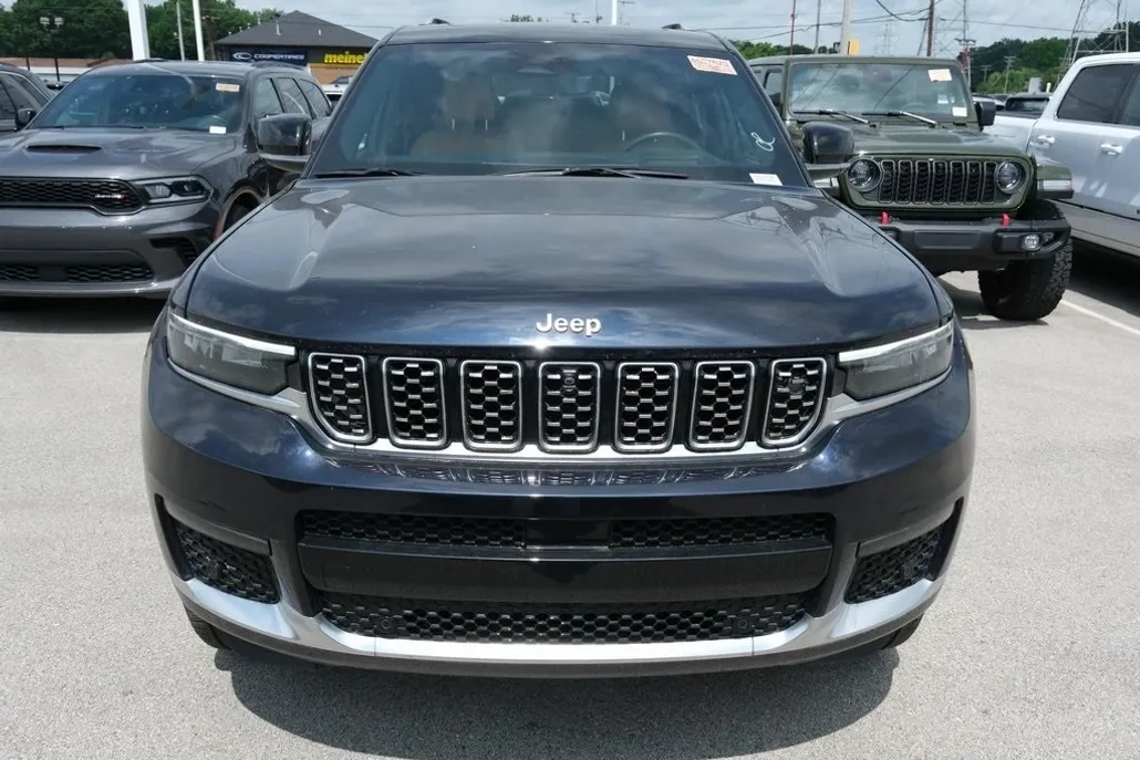 2024 Jeep Grand Cherokee L Summit photo 1
