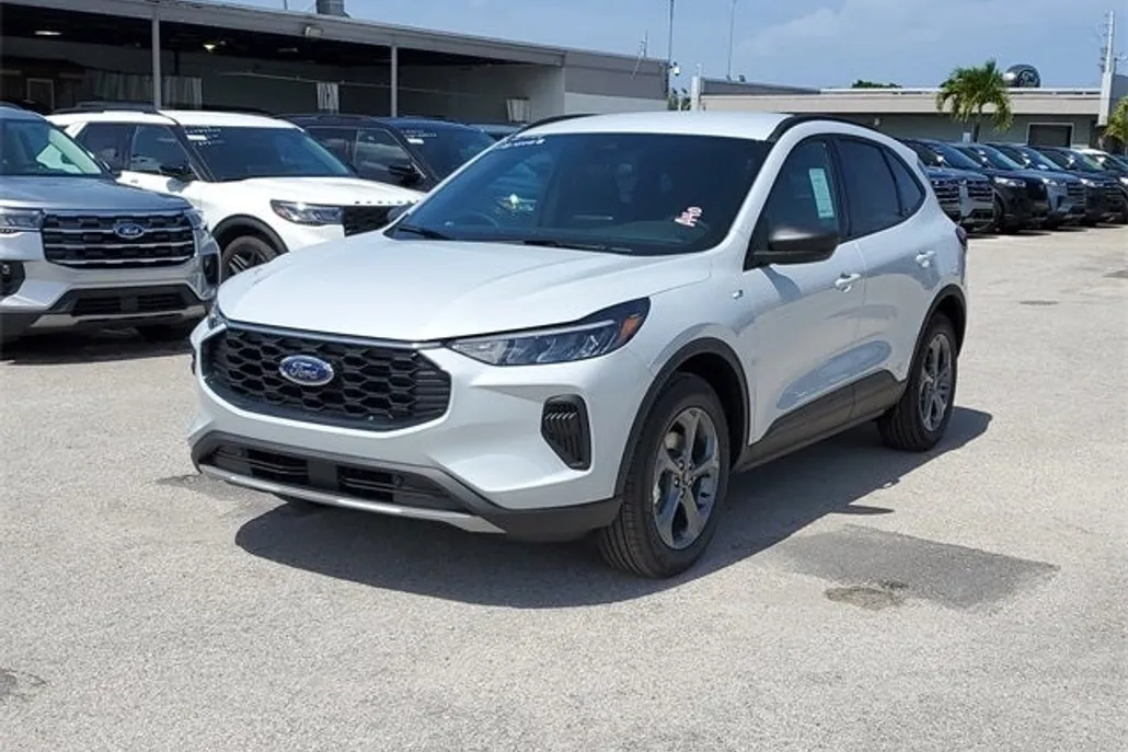 2025 Ford Escape Hybrid ST-Line photo 1