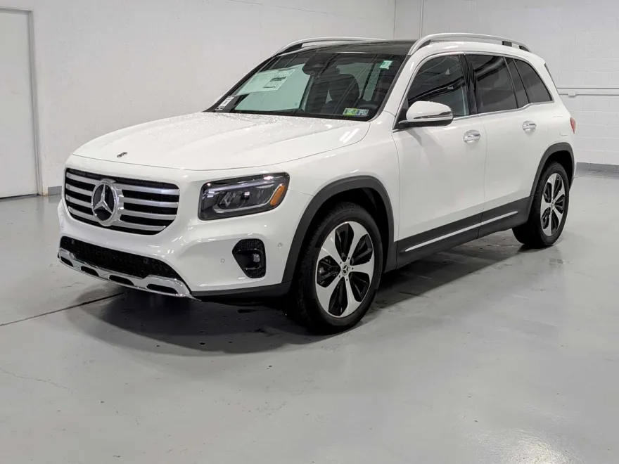 2025 Mercedes Benz GLB 250 4MATIC photo 1