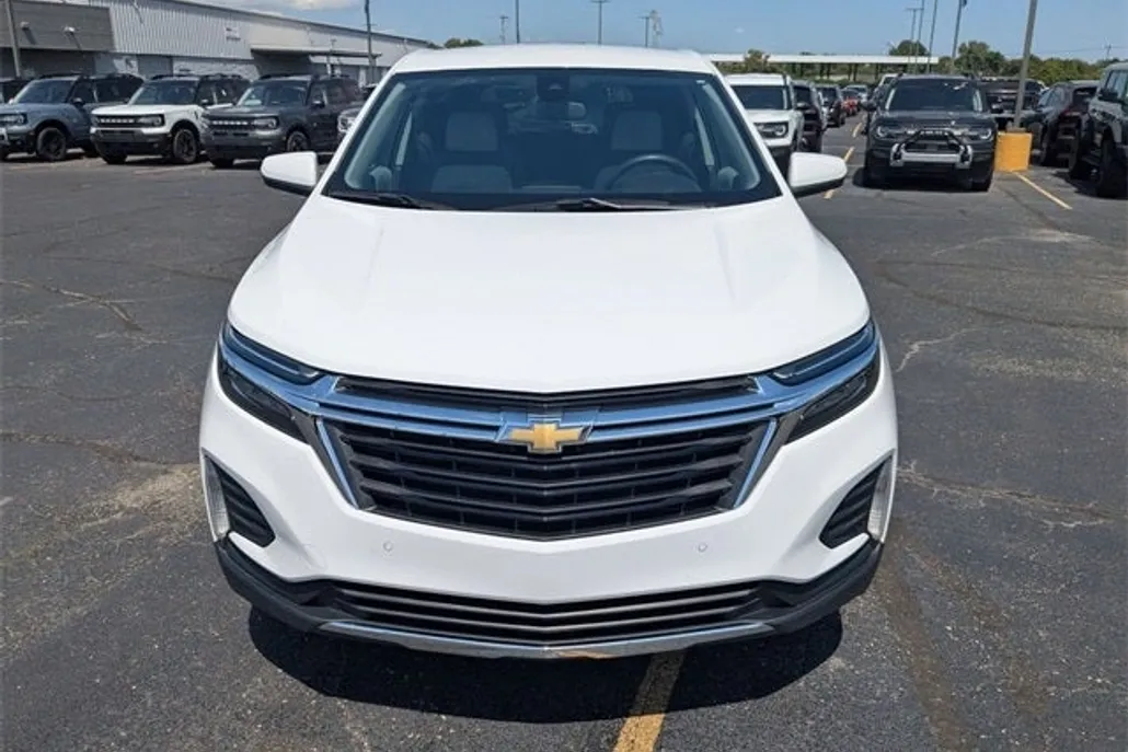 2023 Chevrolet Equinox LT photo 1
