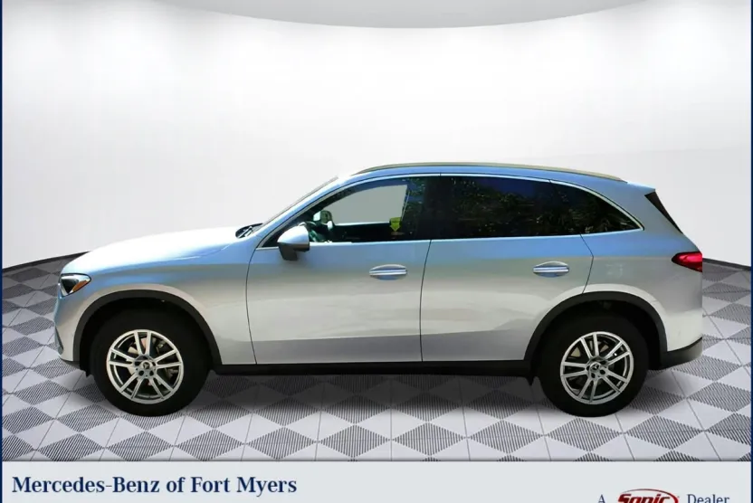 2025 Mercedes Benz GLC 300 photo 1