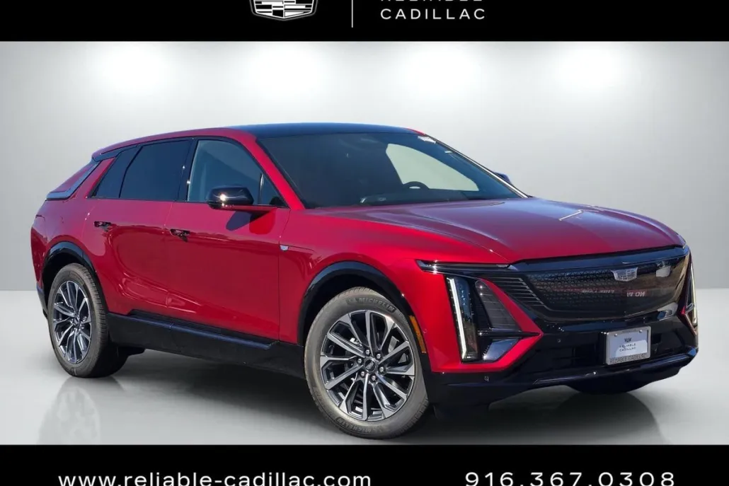 2025 Cadillac Lyriq Sport photo 1