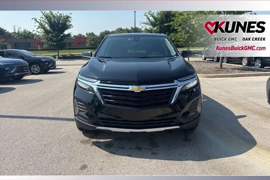 2023 Chevrolet Equinox LT photo 1