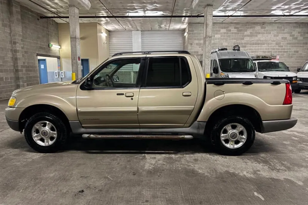 2002 Ford Explorer Sport Trac photo 1