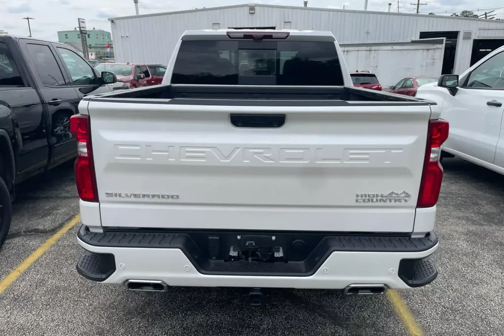 2024 Chevrolet Silverado 1500 High Country photo 1