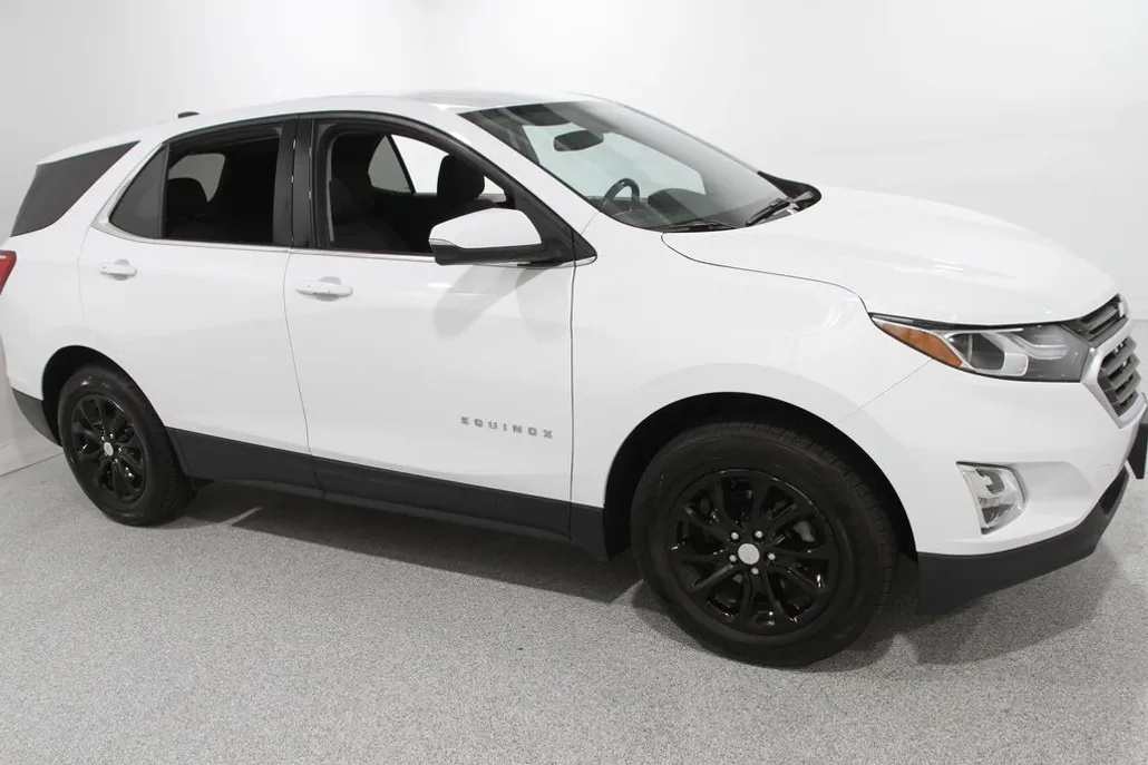 2019 Chevrolet Equinox LT photo 1