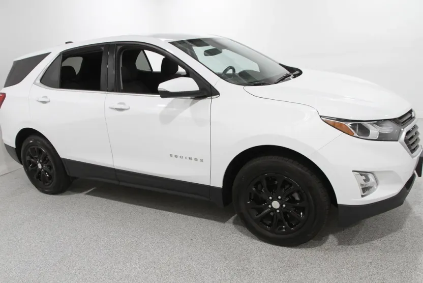 2019 Chevrolet Equinox LT photo 1