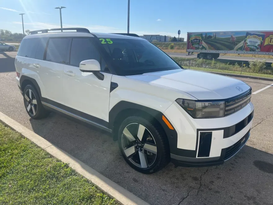 2025 Hyundai Santa Fe photo 1