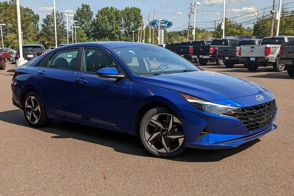 2023 Hyundai Elantra SEL photo 1