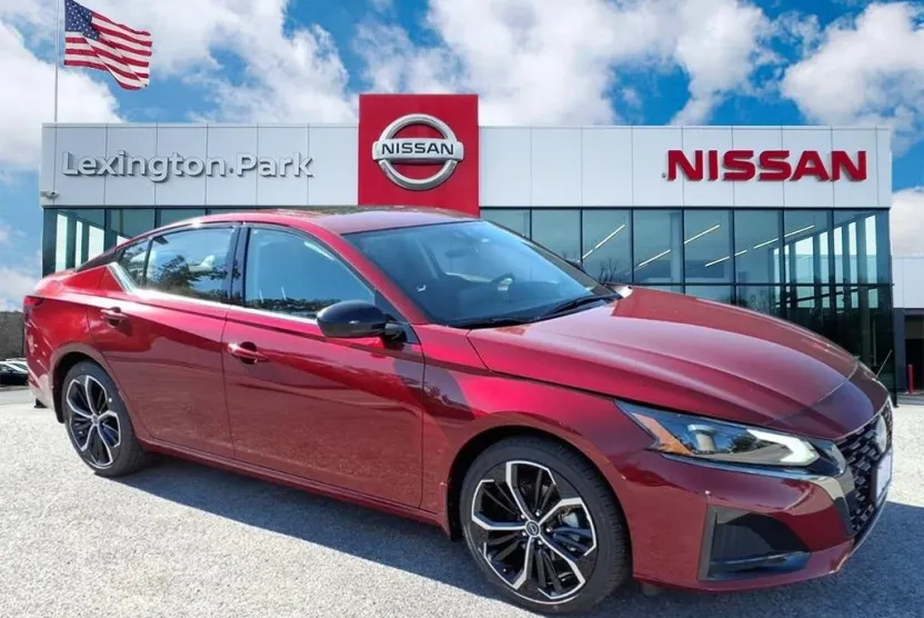 2025 Nissan Altima SR photo 1