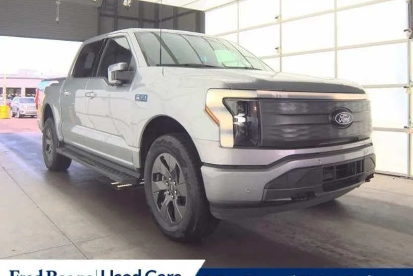 2024 Ford F-150 Lightning Lariat photo 1