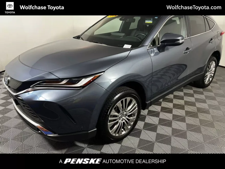 2024 Toyota Venza XLE photo 1