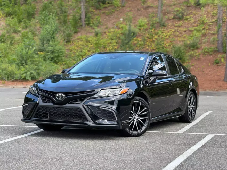 2024 Toyota Camry SE photo 1