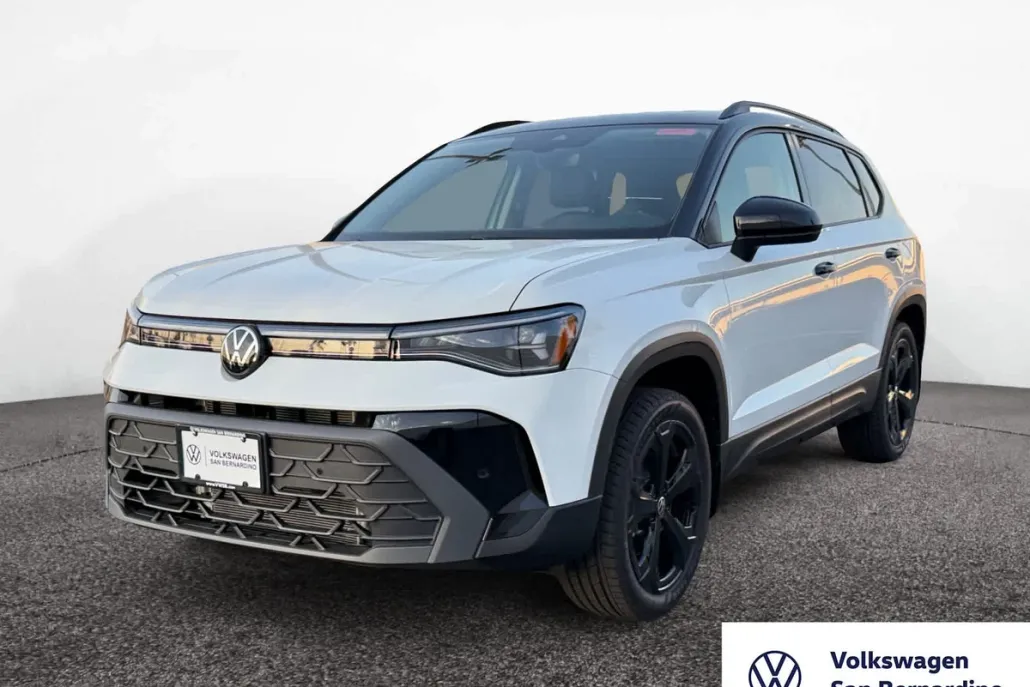 2025 Volkswagen Taos SE photo 1