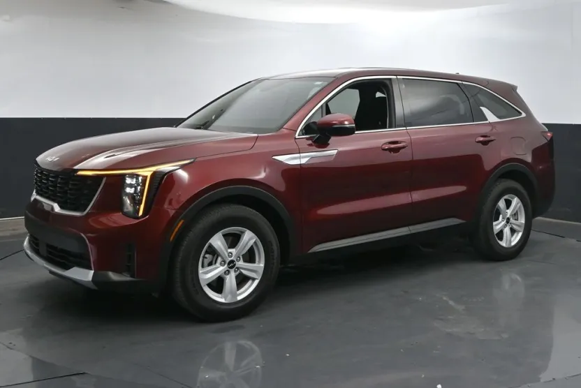 2024 Kia Sorento LX photo 1