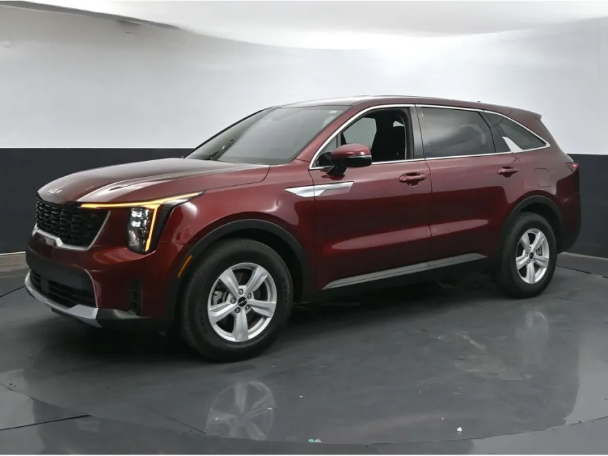 2024 Kia Sorento LX photo 1