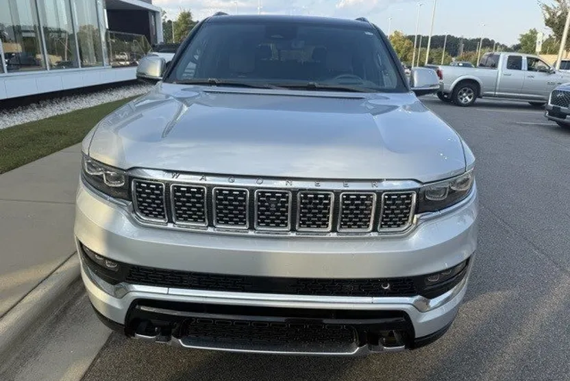 2022 Jeep Grand Wagoneer III photo 1