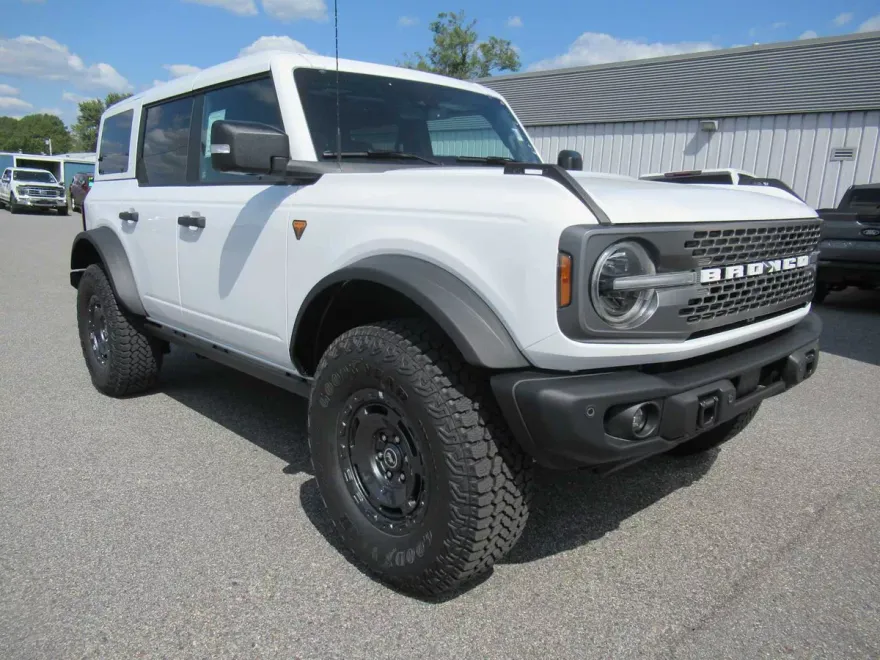 2025 Ford Bronco Badlands photo 1