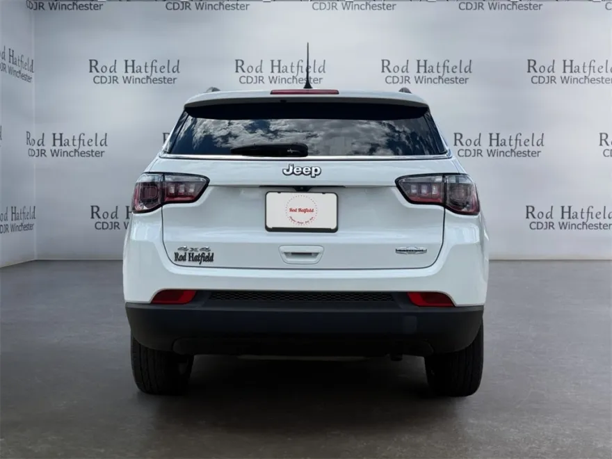 2022 Jeep Compass Latitude photo 1