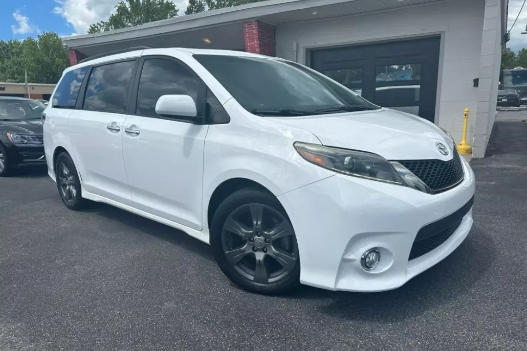 2017 Toyota Sienna SE photo 1