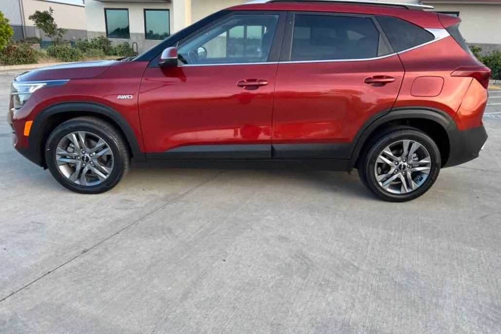 2022 Kia Seltos S photo 1