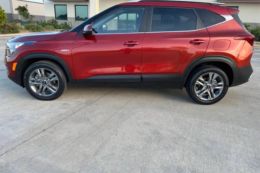 2022 Kia Seltos S photo 1