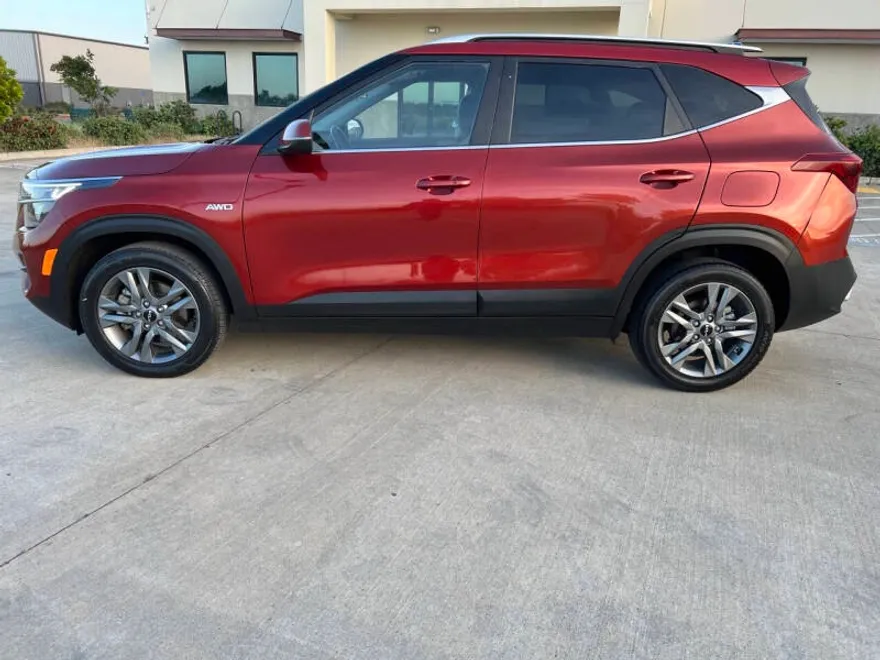 2022 Kia Seltos S photo 1