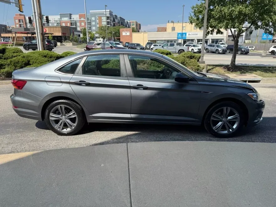 2019 Volkswagen Jetta R-Line photo 1