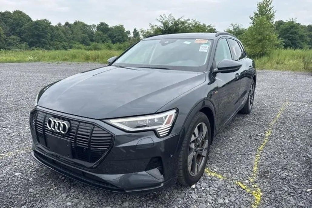 2021 Audi e-tron Premium photo 1