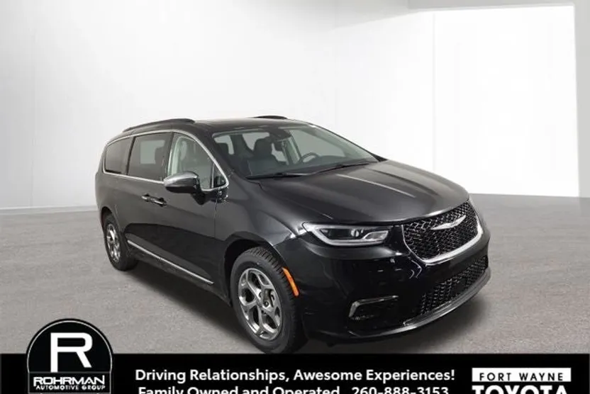 2023 Chrysler Pacifica Limited photo 1