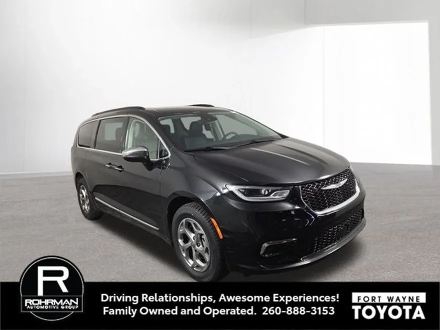 2023 Chrysler Pacifica Limited photo 1