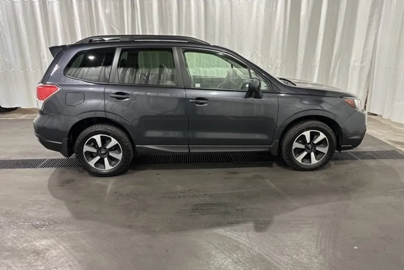 2018 Subaru Forester 2.5i Premium photo 1