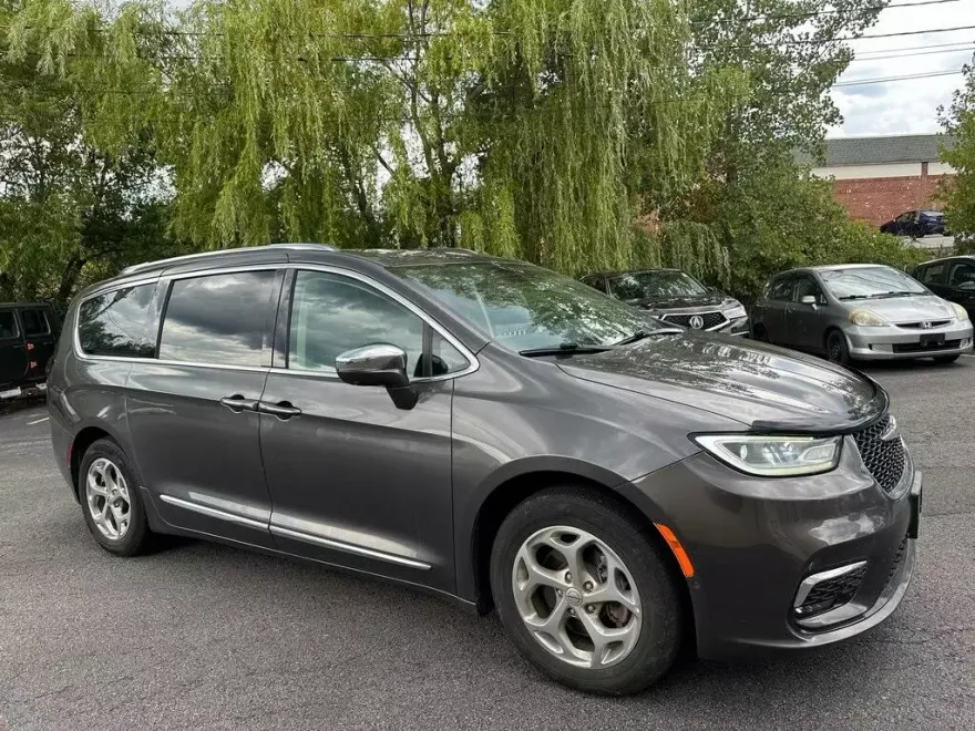 2021 Chrysler Pacifica Limited photo 1