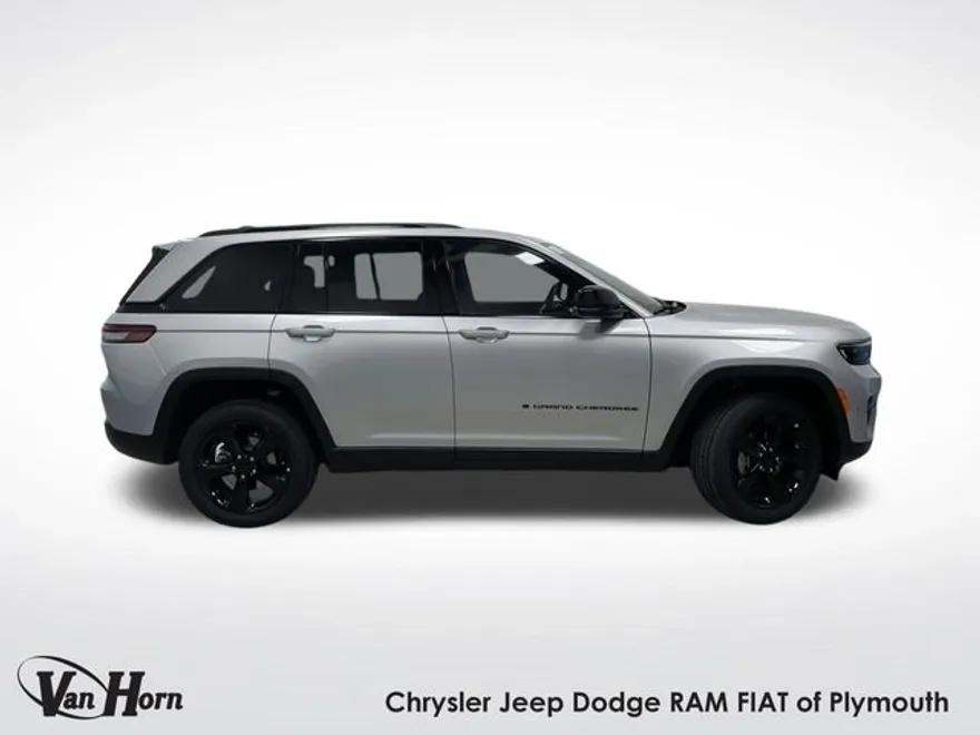 2025 Jeep Grand Cherokee Altitude photo 1
