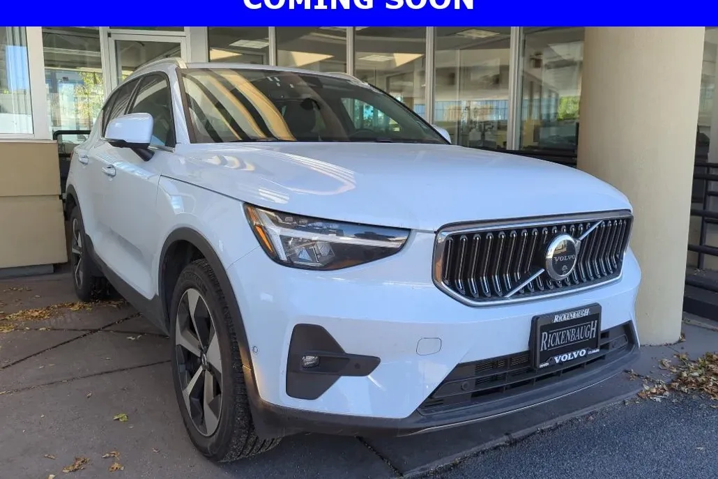 2025 Volvo XC40 Plus photo 1