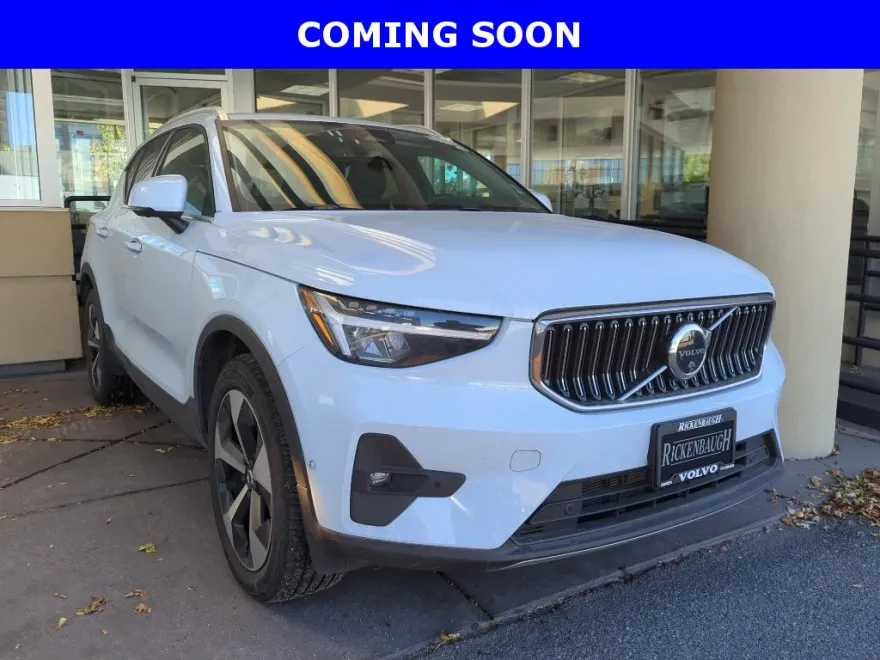 2025 Volvo XC40 Plus photo 1