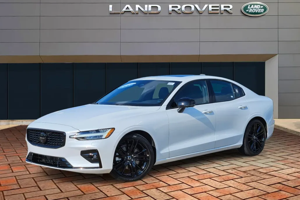 2024 Volvo S60 B5 AWD Plus Black Edition photo 1