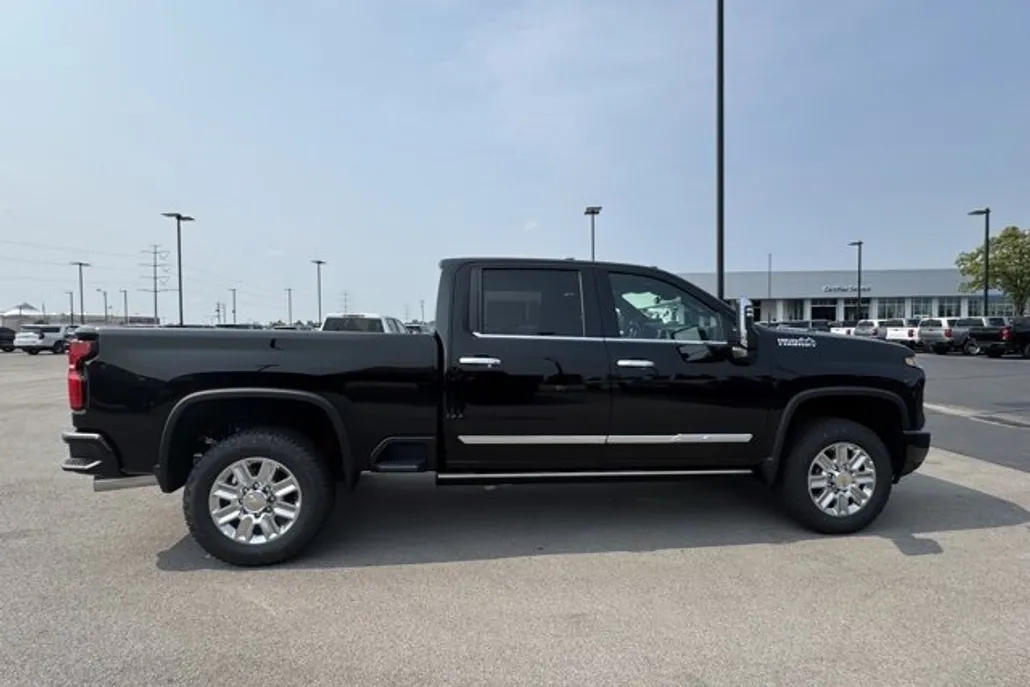 2025 Chevrolet Silverado 3500HD High Country photo 1