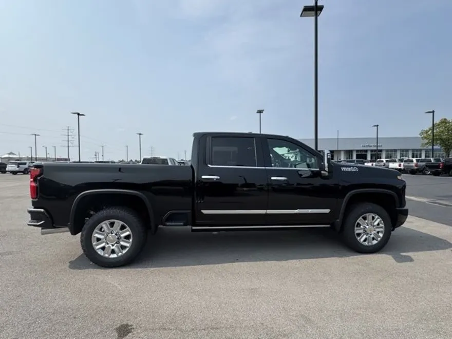 2025 Chevrolet Silverado 3500HD High Country photo 1