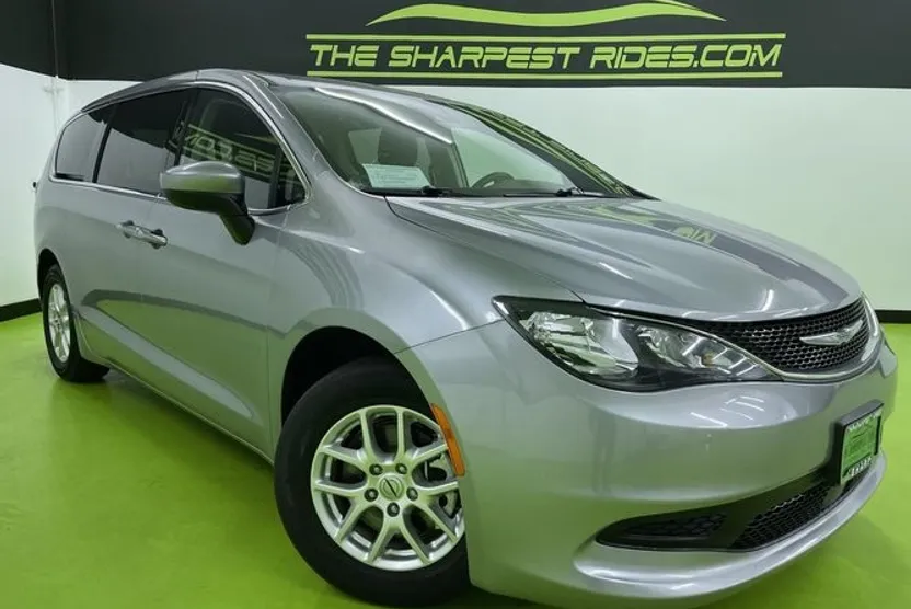2021 Chrysler Pacifica Touring photo 1