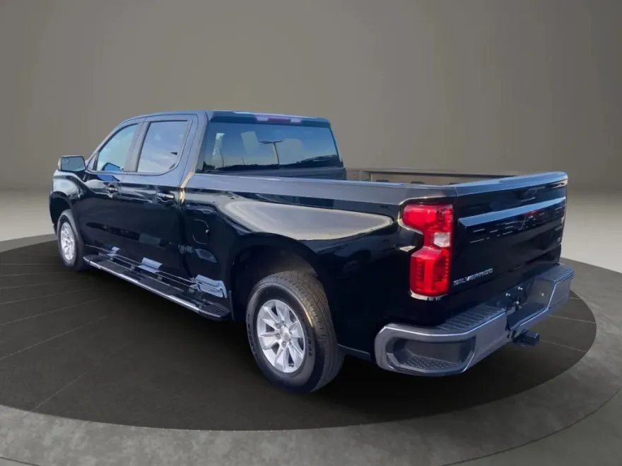 2024 Chevrolet Silverado 1500 LT photo 1