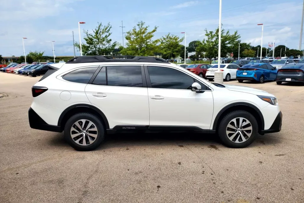 2021 Subaru Outback Premium photo 1