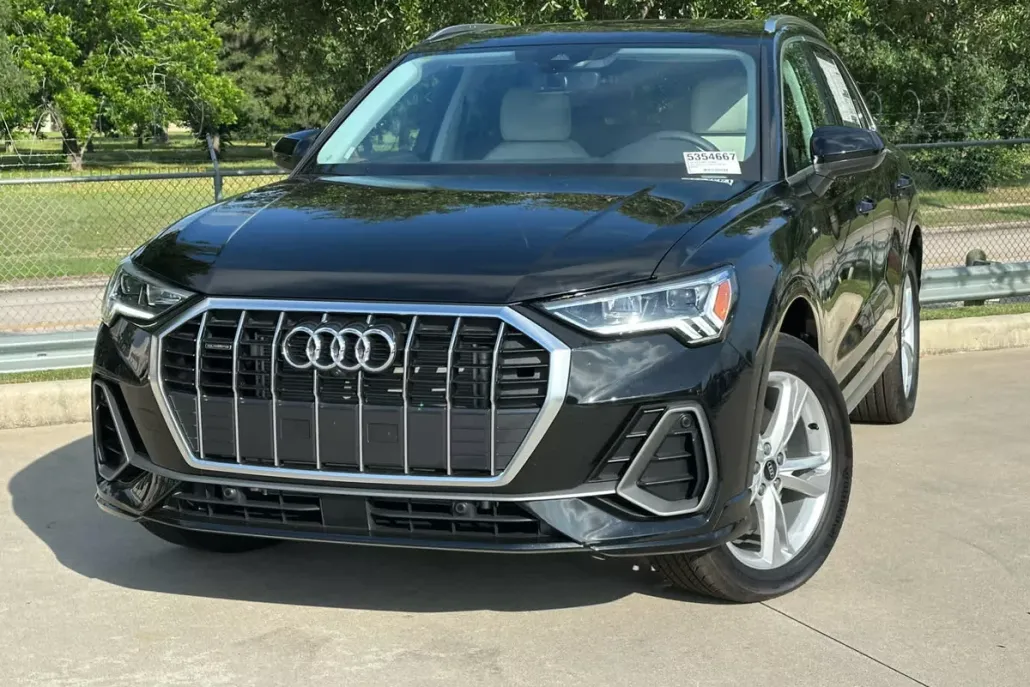 2024 Audi Q3 45 TFSI S line Premium photo 1